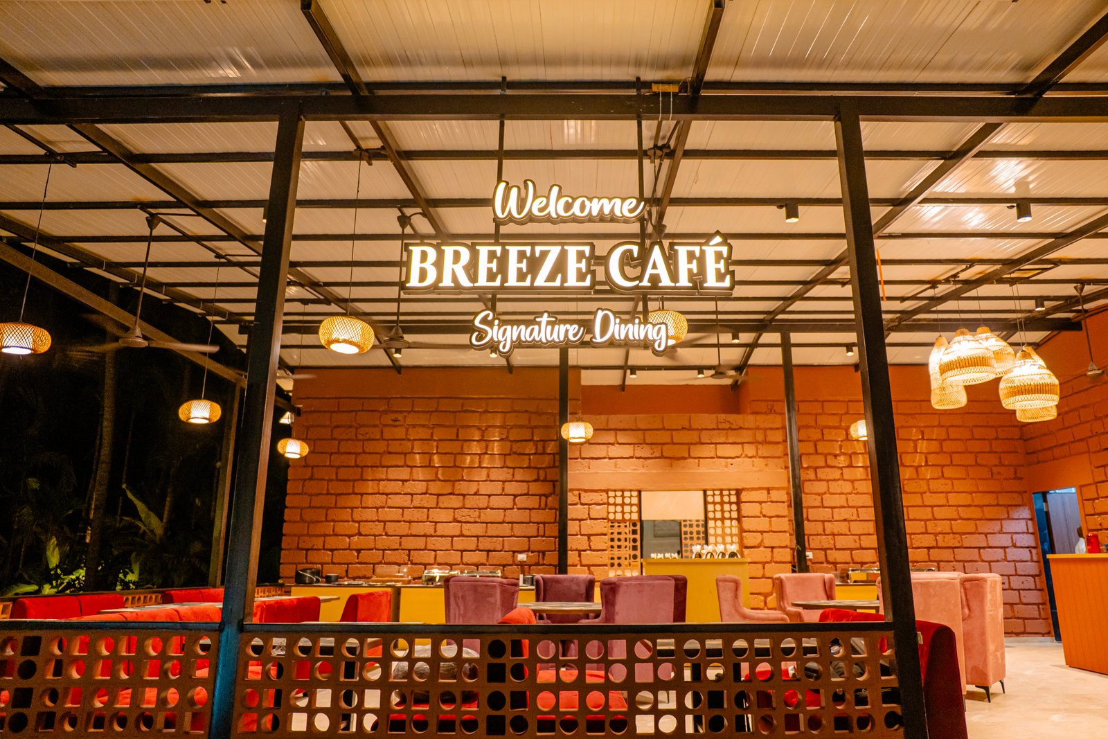 Breeze Café dining