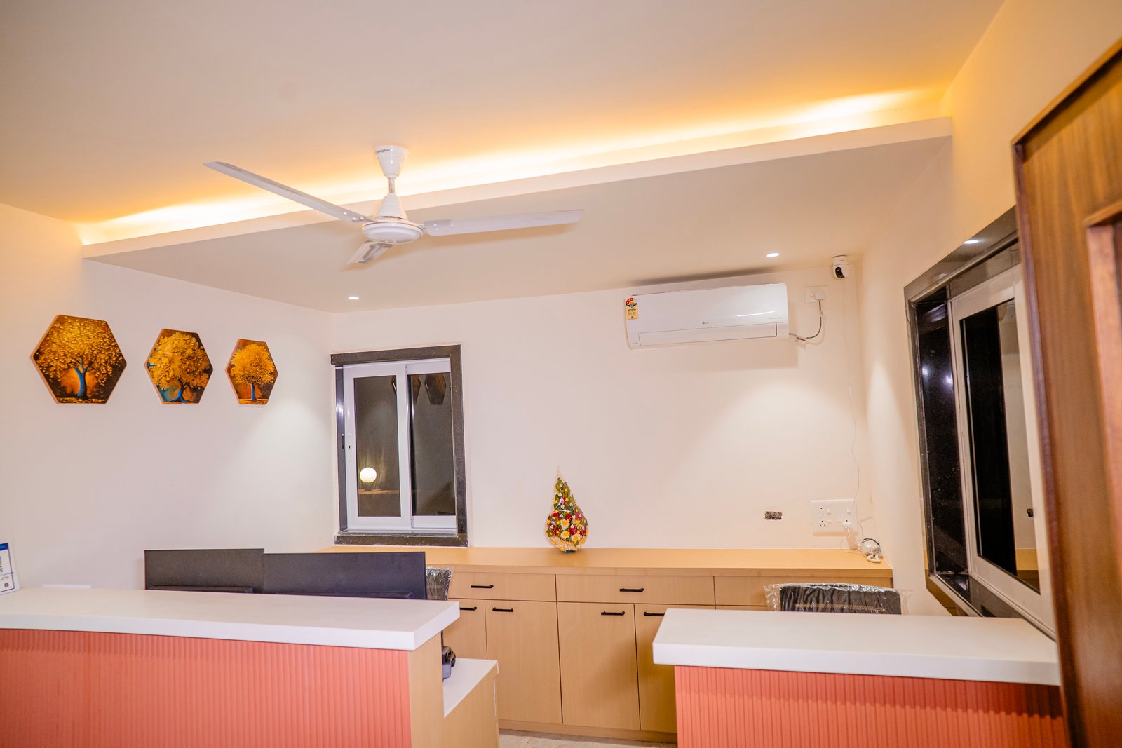Breeze-Inn Beach Resort reception